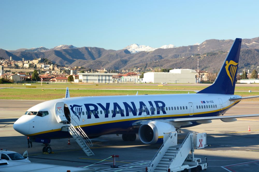 Maschine von Ryanair am Flughafen